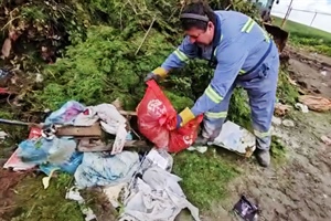 Roseridge Urges Residents to Keep Contaminants Out of Green Bins